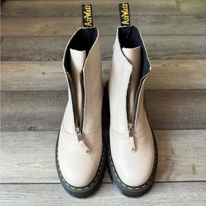 BNWOT Dr. Martens Jetta Zipped Leather Platform Boot Size 10 womens 9 mens